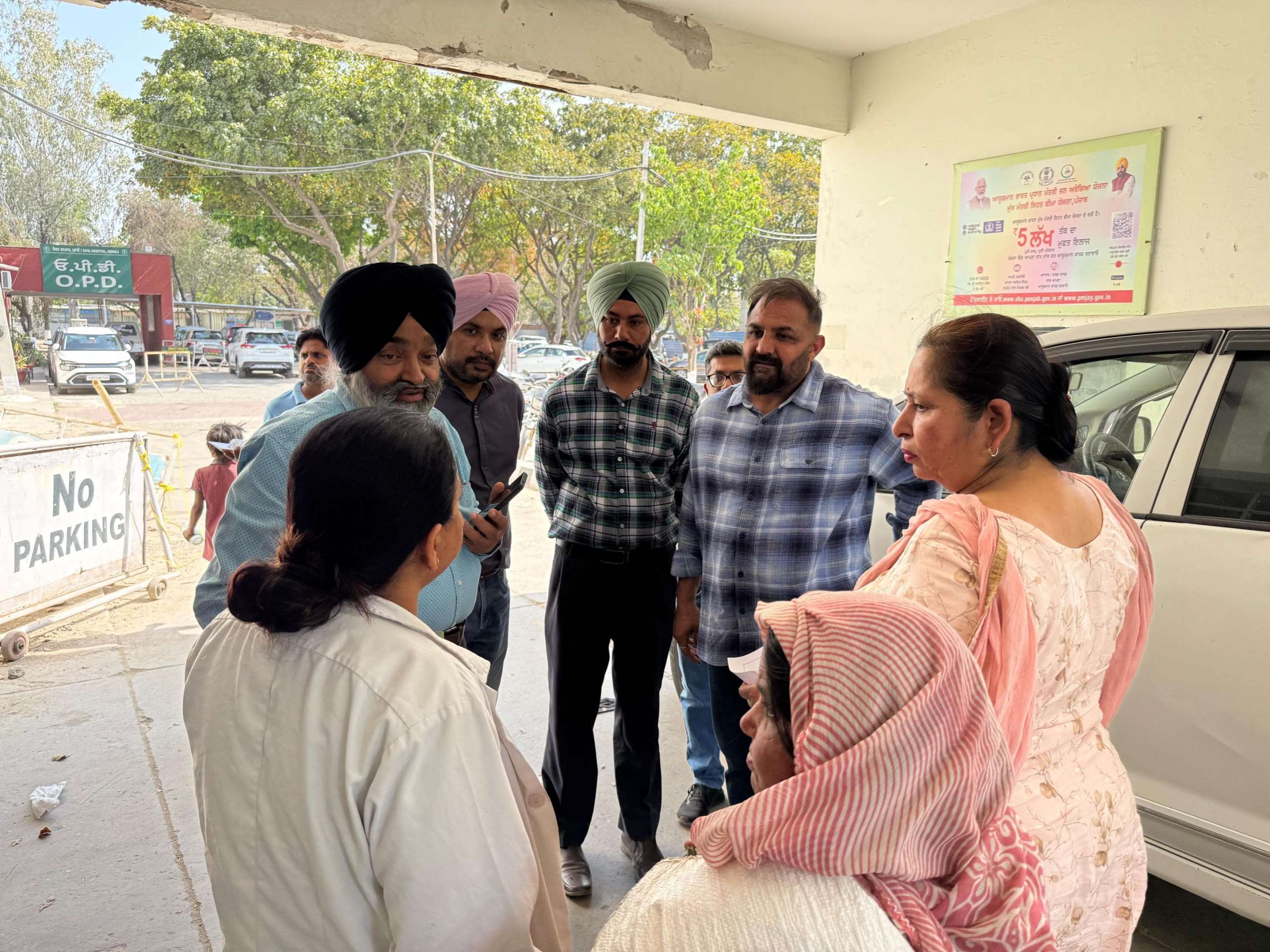 Vice Chairman Punjab Health Systems Corporation Maninderjit Singh Ghanaur pays surprise visit to Mohali Civil Hospital